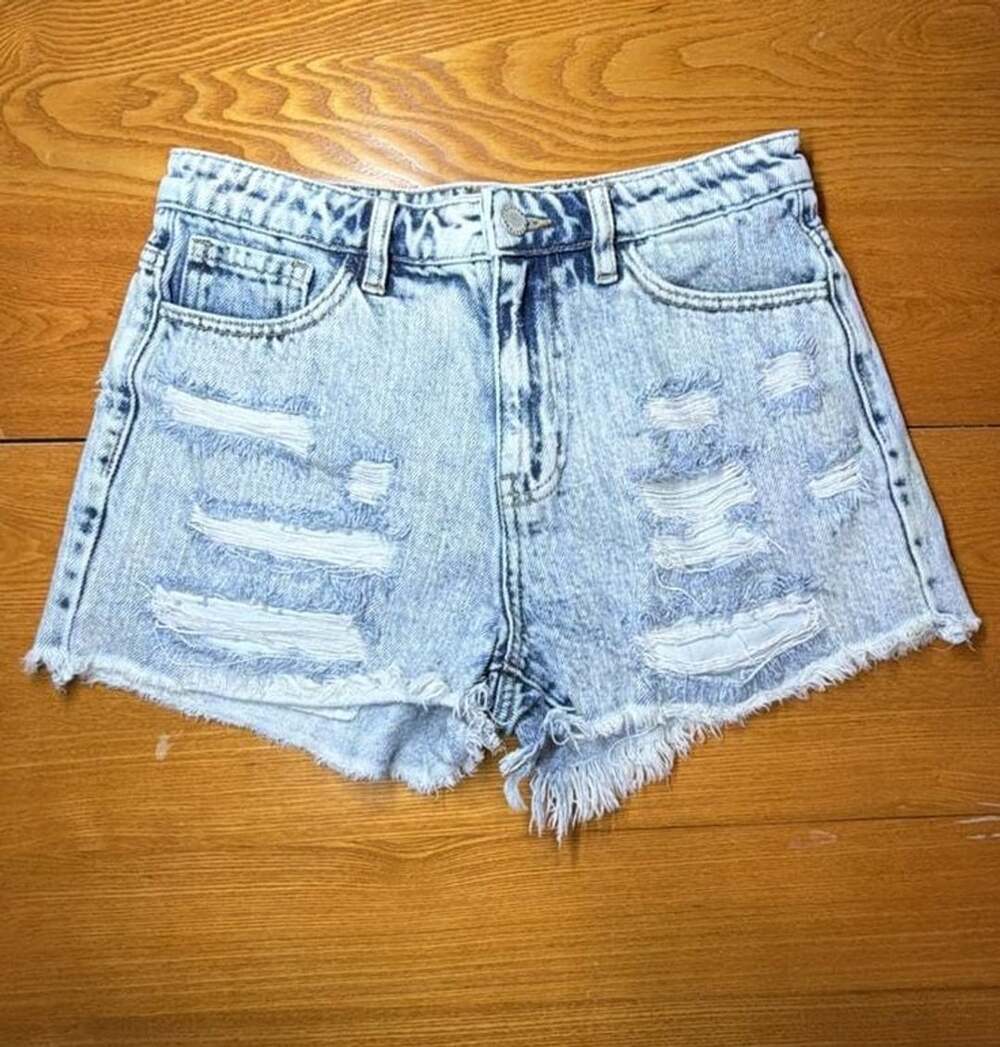 KanCan Signature Ultra High Rise Distressed Raw Hem Denim Shorts Size 26